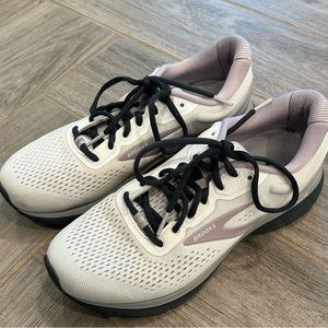 Brooks Trace Neutral Sneakers